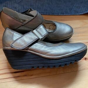 Fly London mary Jane wedge platinum leather shoe 42